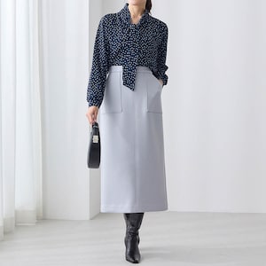 モデル身長170cm／M　＜ネイビー系幾何学柄＞