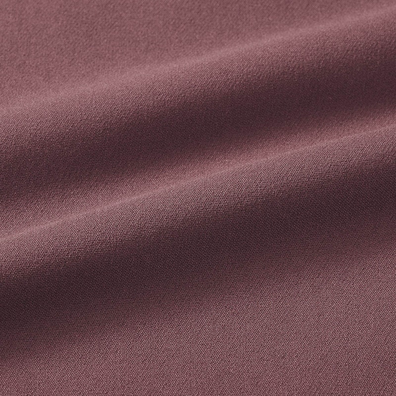 毛玉ができにくい糸使いで、ハリ感のある素材