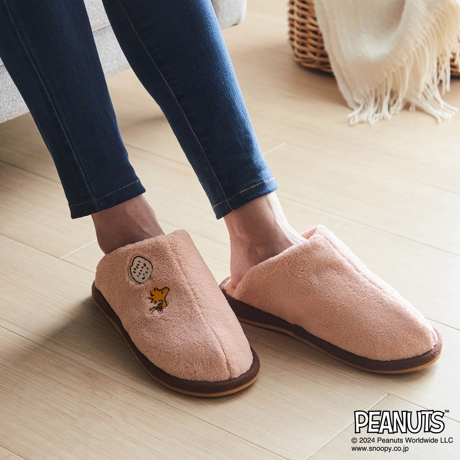 刺繍入りボアスリッパ「スヌーピー」(ピーナッツ/PEANUTS)｜通販の