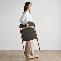 折りたたみ式で持ち運びもしやすい。