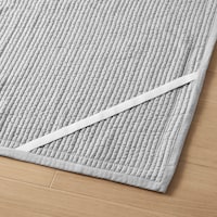 裏面にはホットカーペットやアンダーラグに固定できるずれ防止バンド付き（※約９０×１２０cmを除く）