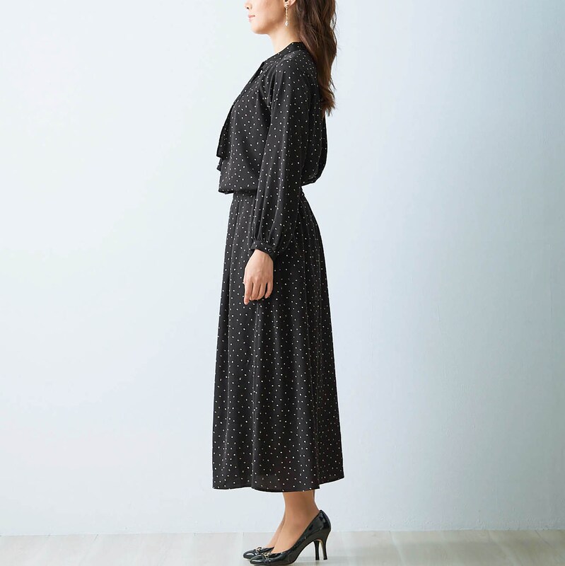 モデル身長165cm／9AR　※写真は撮影用のため、総丈＋6cmになります。