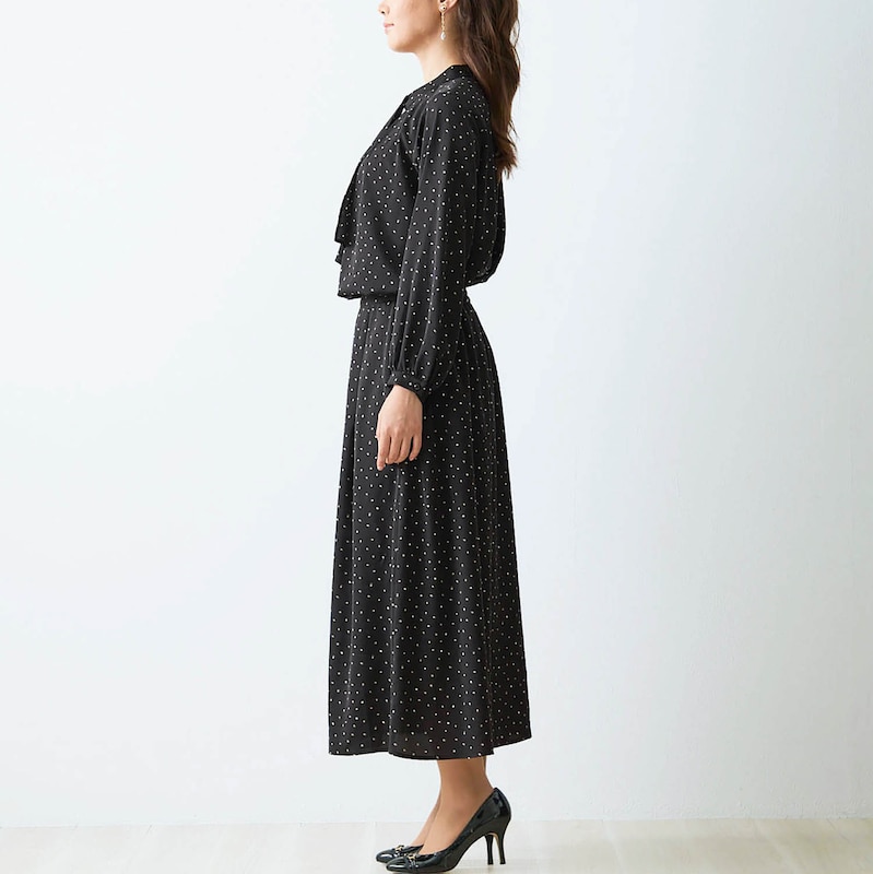 モデル身長165cm／9AR　※写真は撮影用のため、総丈＋6cmになります。