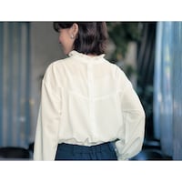 前後で着用できるデザイン