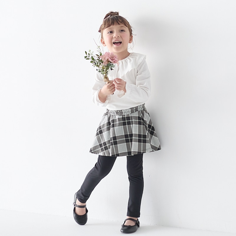 オフホワイト／モデル身長108cm・110サイズ着用