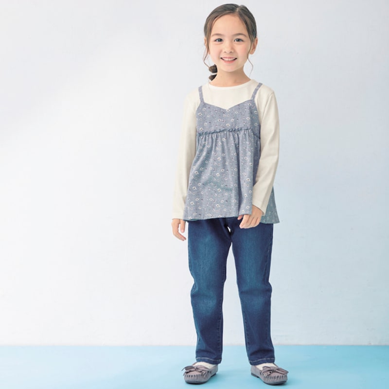 ブルー花柄／モデル身長109cm・サイズ110