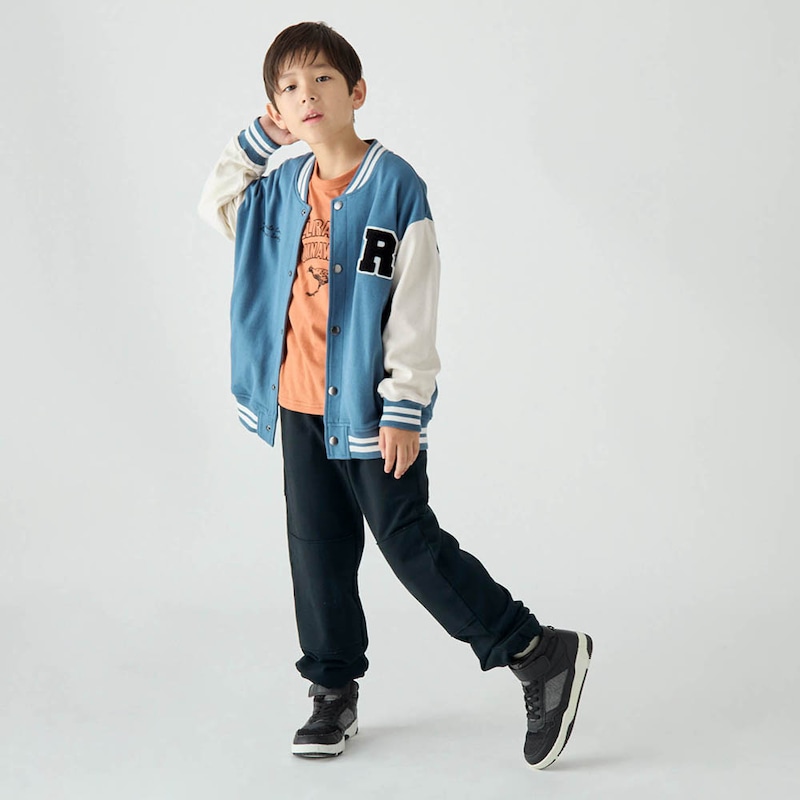 ブラック／モデル身長126cm・130サイズ着用