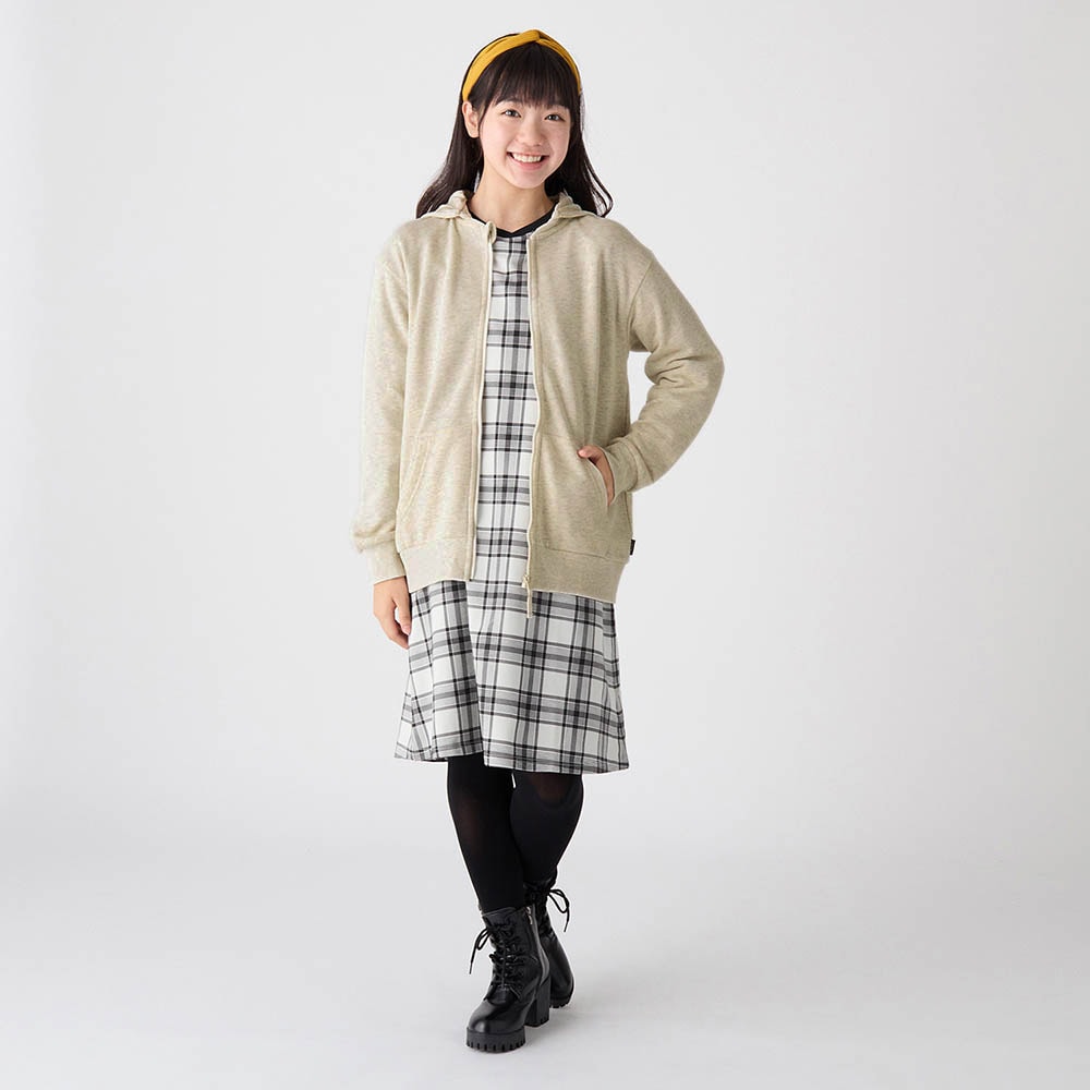 オートミール／モデル身長151.5cm・150サイズ着用