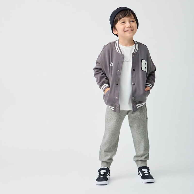 杢グレー／モデル身長114.5cm・110サイズ着用