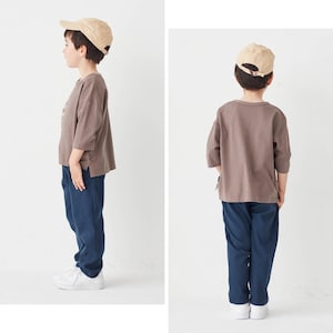 ネイビー／モデル身長111cm・110サイズ着用