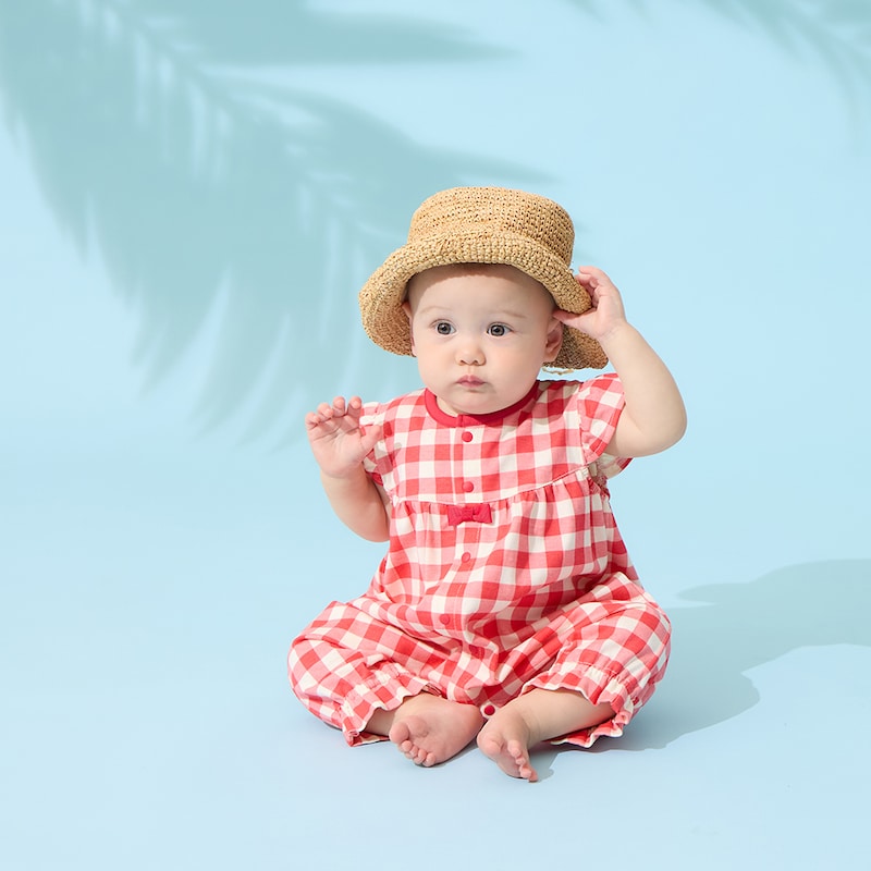 レッド系ギンガム／モデル身長69cm・70サイズ着用・体重7.4kg