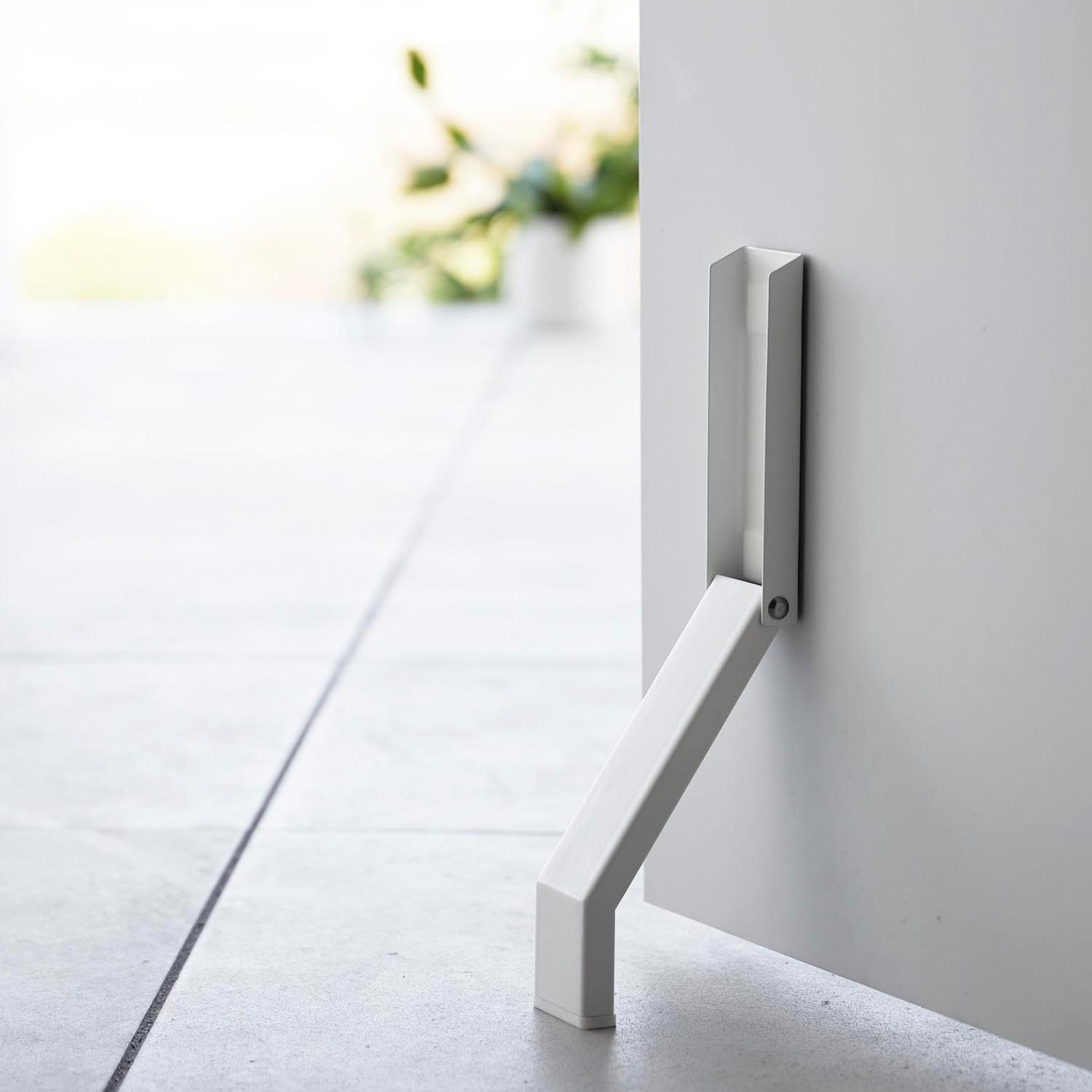 【タワー/tower】マグネット折り畳みドアストッパー 【タワー/tower】マグネット折り畳みドアストッパー