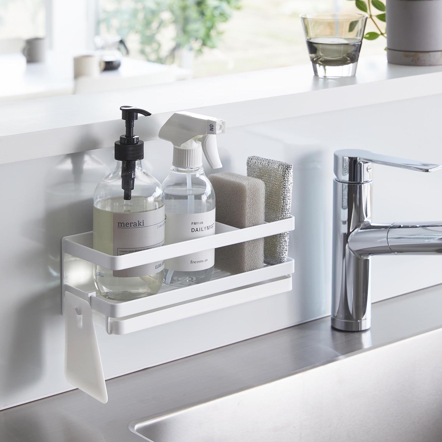 【タワー/tower】マグネットスポンジ & ディスペンサーラック トレー付き 【タワー/tower】マグネットスポンジ & ディスペンサーラック トレー付き