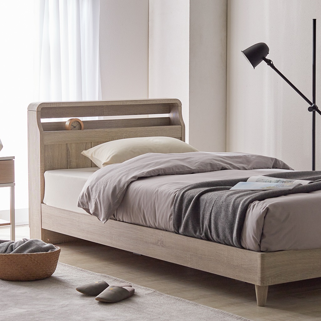 【ベルメゾン】アンティーク調木目のLEDライト付きベッド