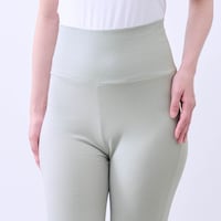 パンツは腹巻き付きで、冷えが気にならず快適