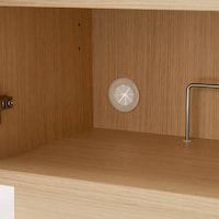 本体下部はコード穴付き