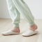 パンツ裾もリブ仕様で寝ているときにずり上がりにくく、寝冷え防止にも