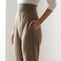 パンツの両サイドには便利なポケット付き