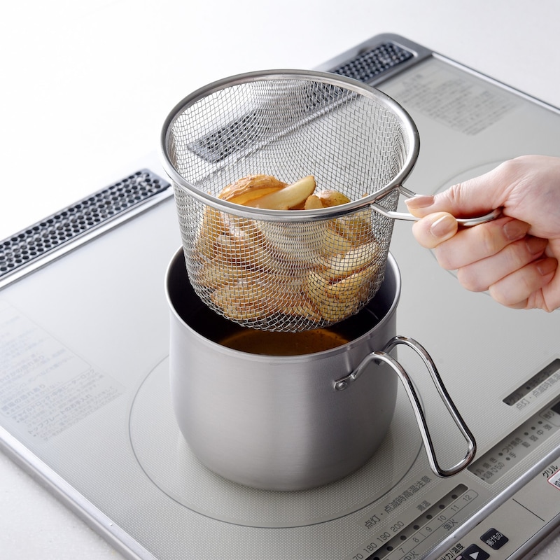 一気に引き上げられ、時間差による揚げムラを防ぎます。