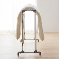 布団を干すと隙間ができる設計で、裏面も効率的に乾かせます。