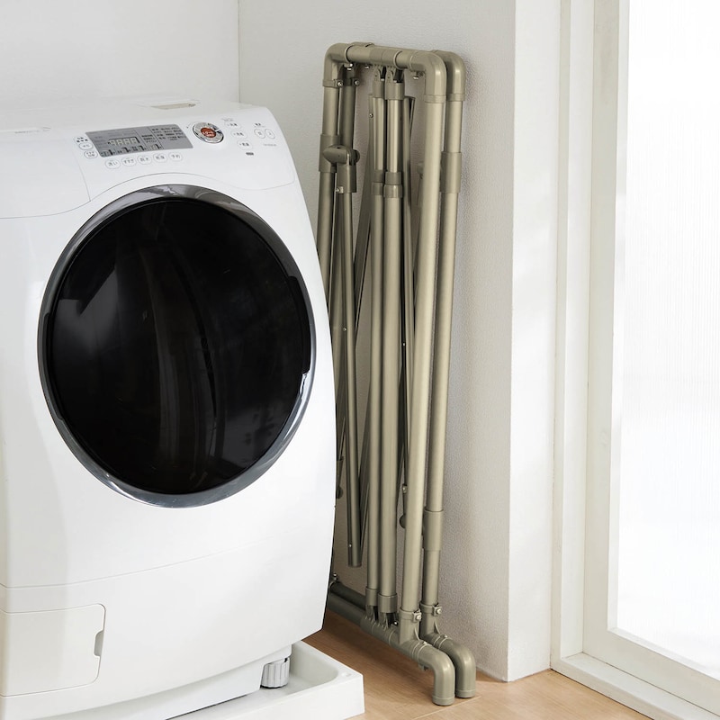 コンパクトにたためるので、使わないときは洗濯機横の隙間などに収納できます。