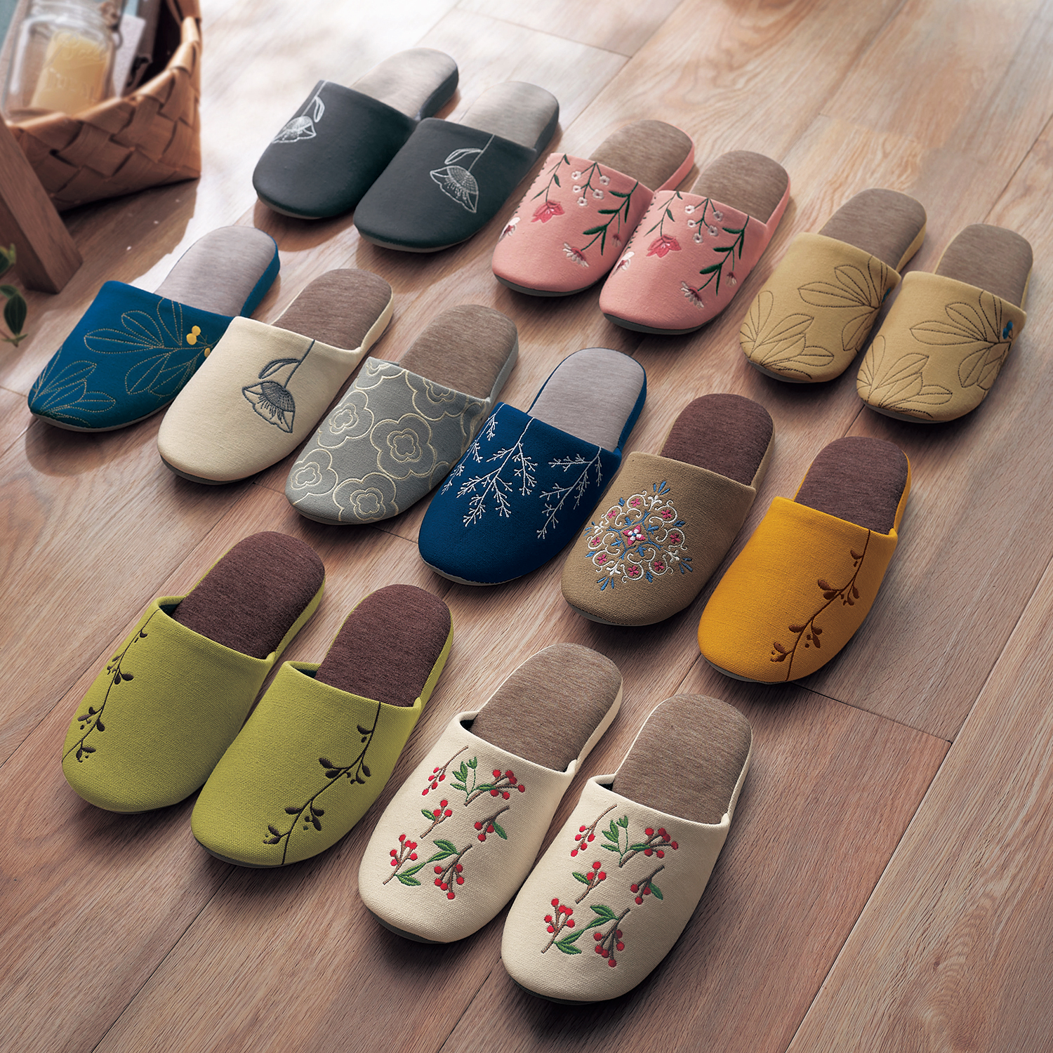 刺繍デザインの洗える大人キレイスリッパ <M~L>