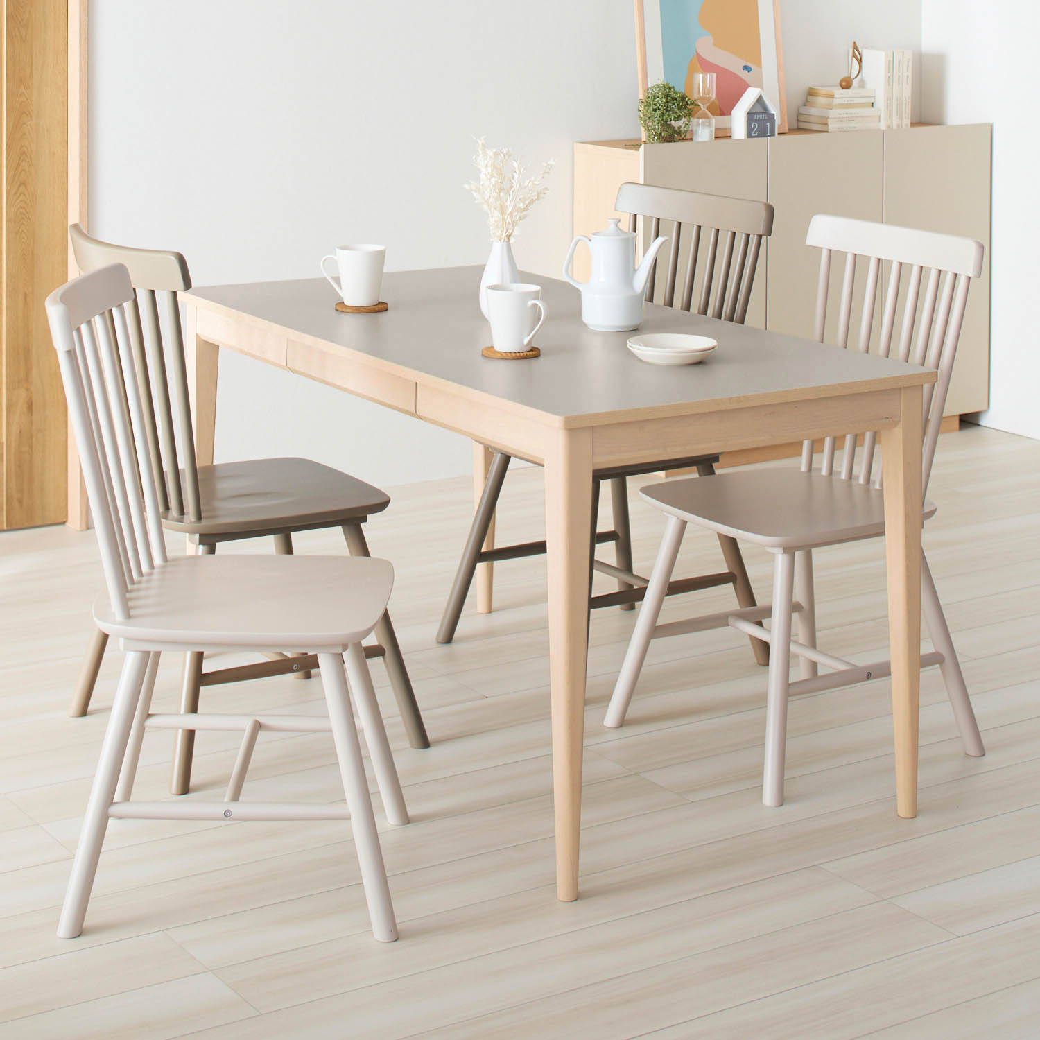 【ベルメゾン】グレージュカラーの引出し付きダイニングテーブル