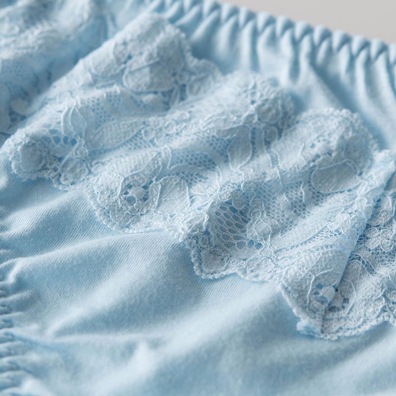 レースやカラーにこだわったお洒落なデザイン