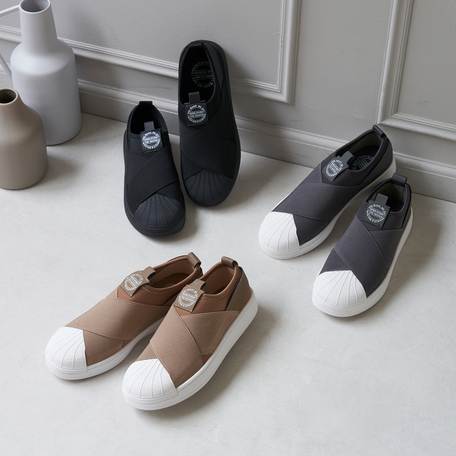 【アニバーサリー/Anniversary】ストレッチ素材のクロスゴムスニーカー