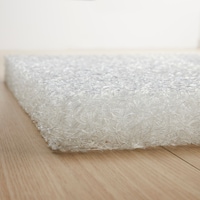 熱がこもりにくくムレにくい、通気性の高い中材を使用