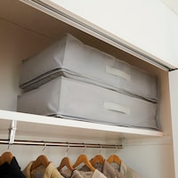 クローゼットの枕棚にも収納しやすい