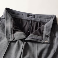 ウエスト内側はトップスが出にくい滑り止めテープ付き