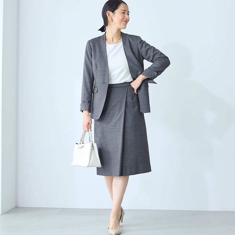 モデル身長168cm／64-91 ※写真は撮影用のため総丈+6.5cmになります。