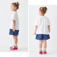 オフホワイト（チェックロゴとネコ）名札ココフェルトなし／モデル身長105cm・110サイズ着用