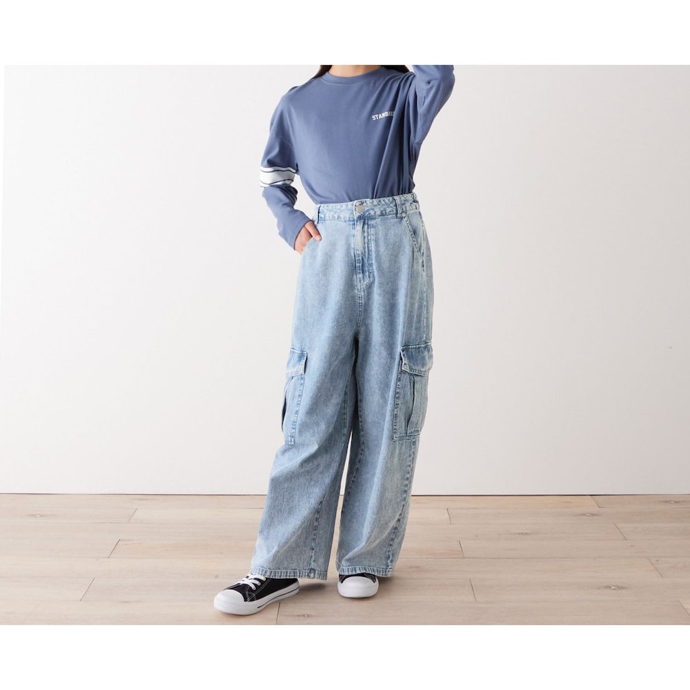 ケミカルウォッシュブルー／モデル身長145cm・J-XS(145～155)サイズ着用