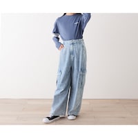ケミカルウォッシュブルー／モデル身長145cm・J-XS(145～155)サイズ着用