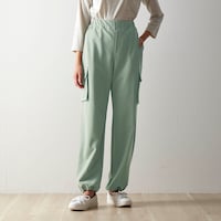 モデル身長167cm／M　※写真は撮影用のため、股下+4cmになります。