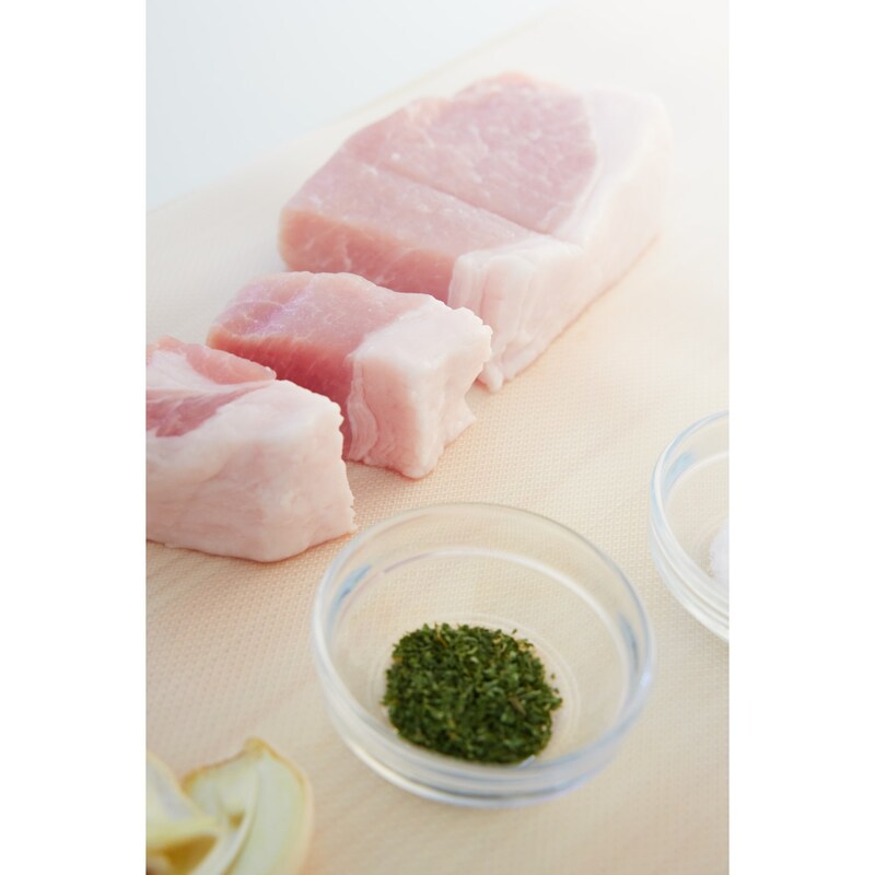 肉魚類の下処理や色移りする人参などのカットに