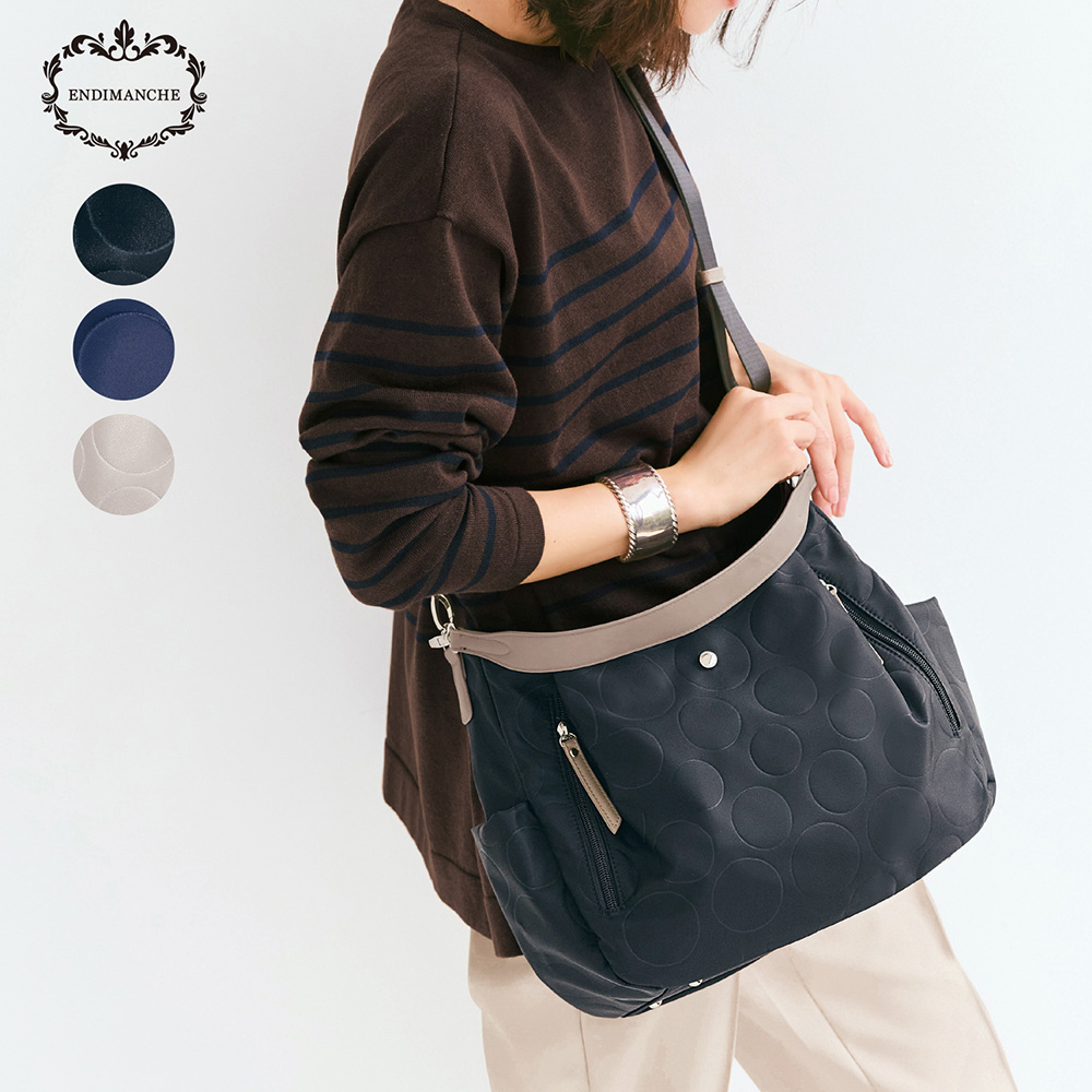 外ポケットが充実したショルダーバッグ 外ポケットが充実したショルダーバッグ