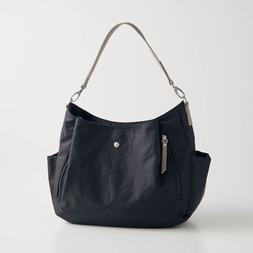 外ポケットが充実したショルダーバッグ