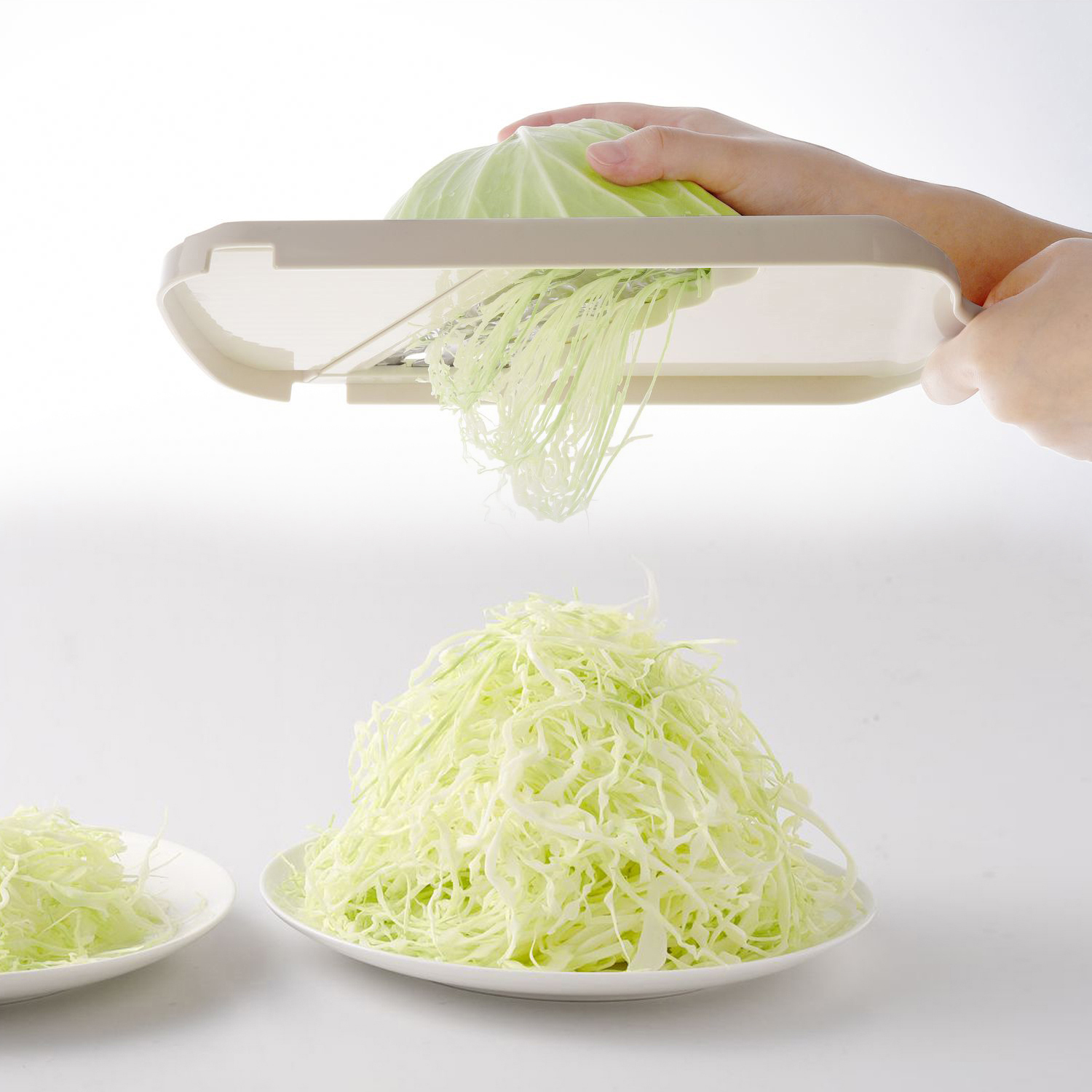 【ベルメゾン】燕三条の3枚刃で一気に切れる千切りスライサー 【半カットキャベツが一気に切れるワイドタイプ】 【ベルメゾン】燕三条の3枚刃で一気に切れる千切りスライサー 【半カットキャベツが一気に切れるワイドタイプ】