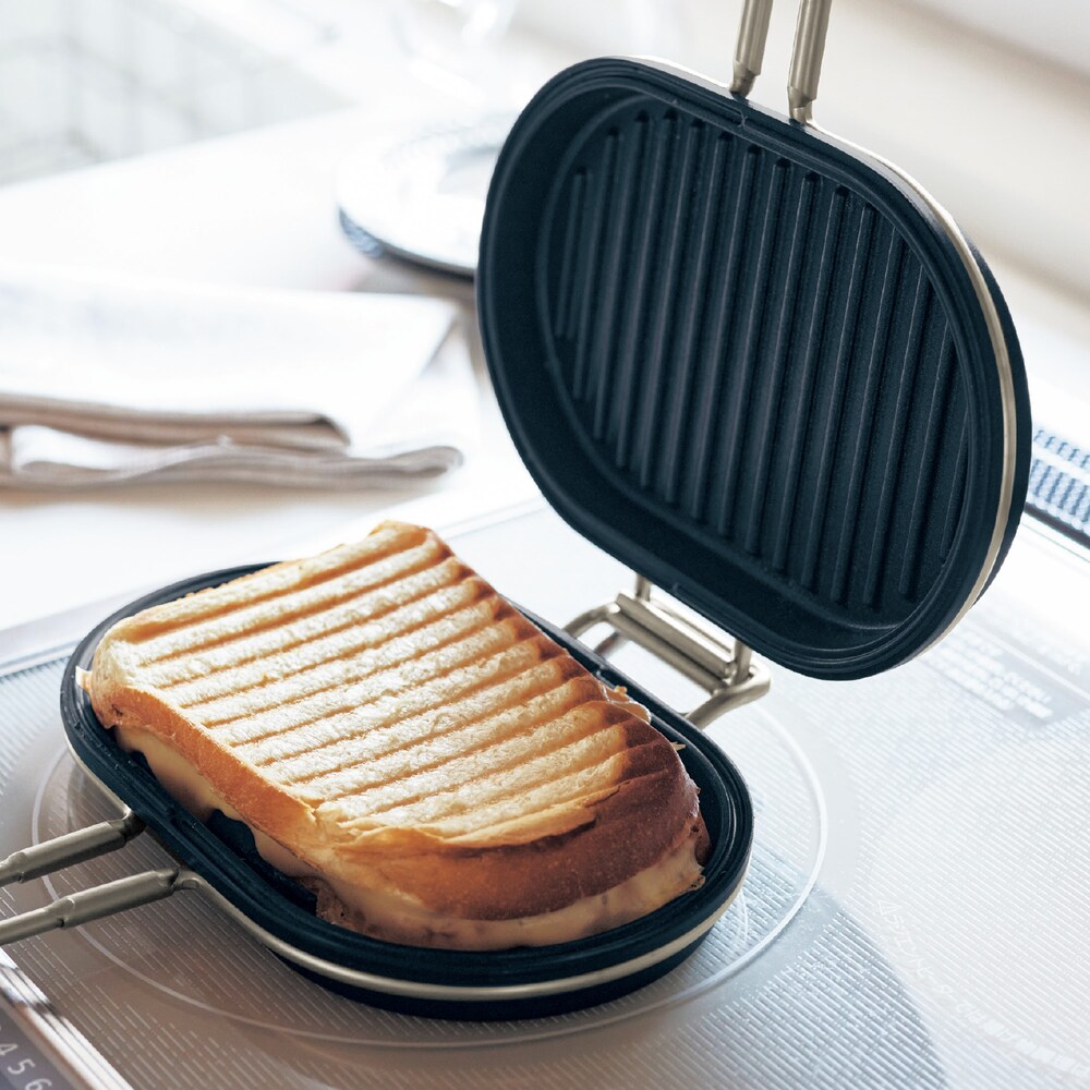 パニーニを直火・IHで作れるパニーニパン好きな食材を挟んで、カリカリ熱々のホットサンド・パニーニが作れますパニーニだけでなくグリルチキン、焼きなす、焼き魚など様々な調理で活躍本体はフッ素樹脂加工を施し