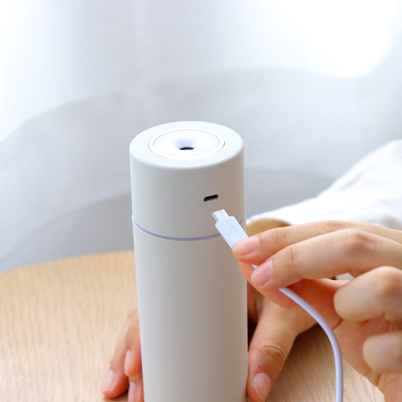 パソコンやモバイルバッテリーに繋げば場所を選ばず使えるUSB給電式
