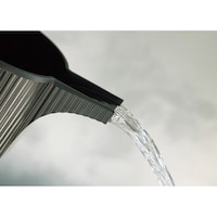 傾きを調整することで噴水のような優しい水やりから、素早いまとまった水量の水やりを自由に調整できます