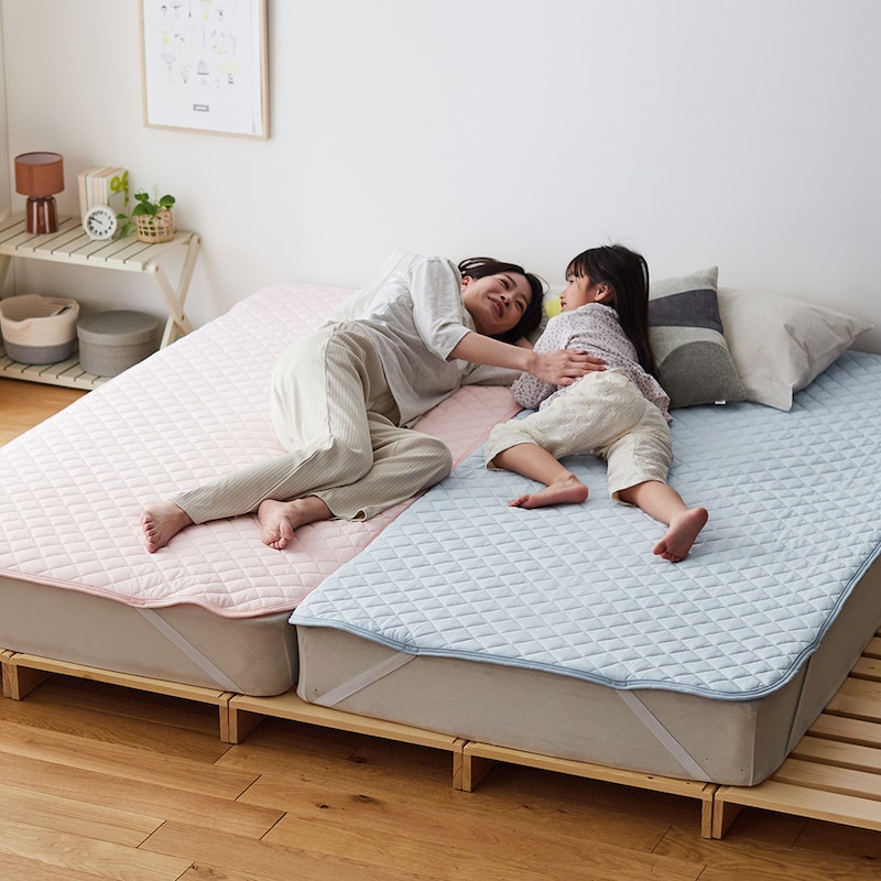 左から：ピンク、コペンブルー