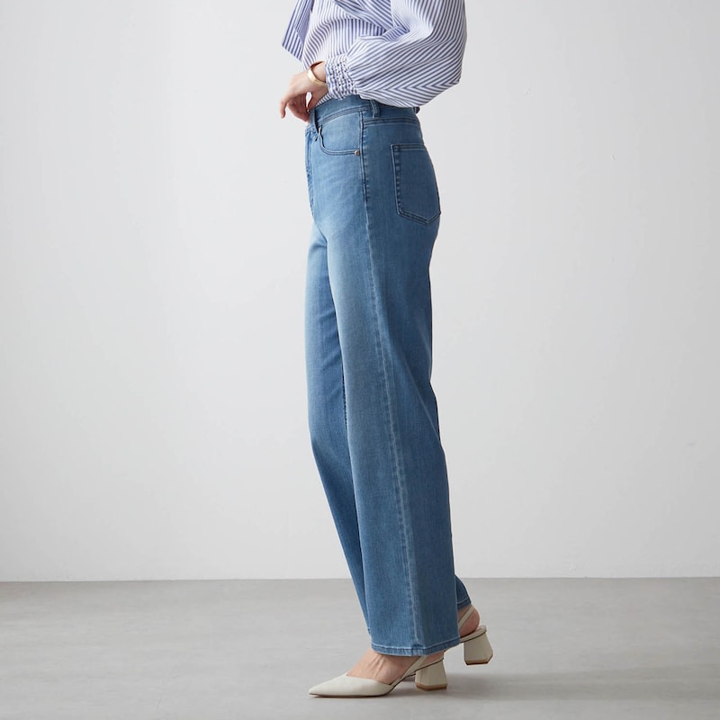 モデル身長174cm／64-91・股下68cm ※写真は撮影用のため股下+6cmになります。