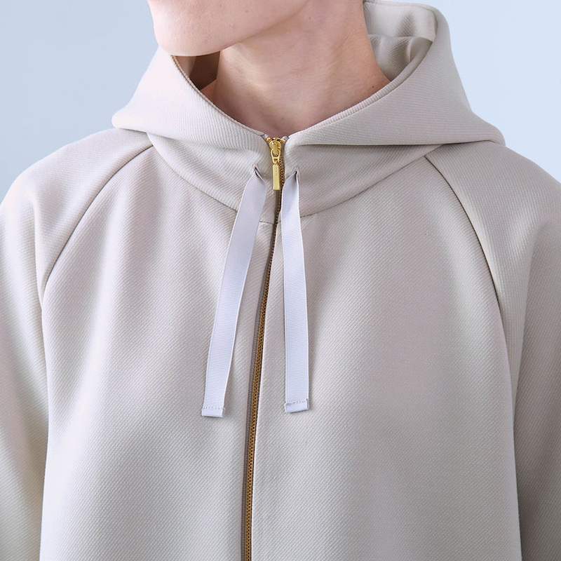 襟元は別布テープでアクセントに