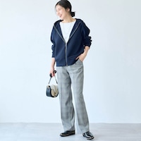 モデル身長168cm／M　ネイビー着用