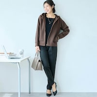 モデル身長168cm／M　カーキブラウン着用
