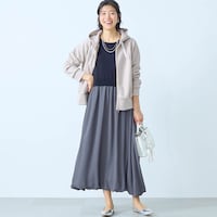 モデル身長168cm／M　アイスグレー着用